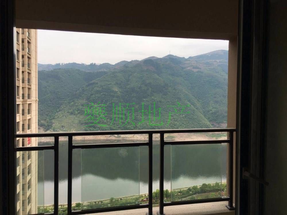 滨湖上院大户型江景房,业主换房诚心出售,先看房,后谈价
